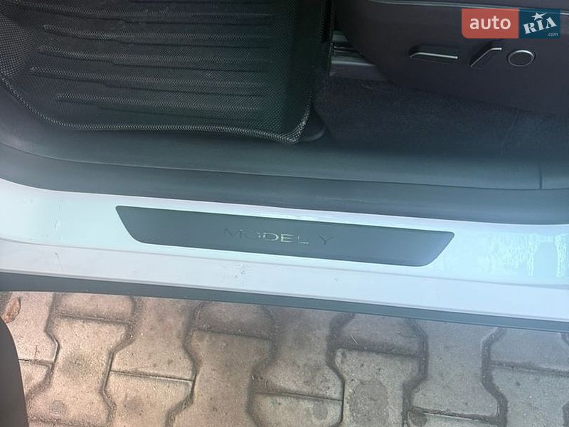 Внедорожник / Кроссовер Tesla Model Y 2023 в Полтаве