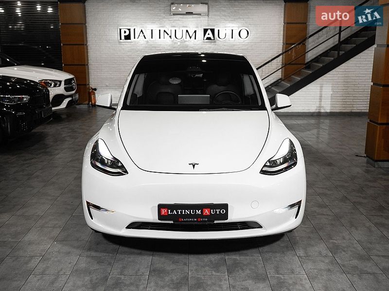 Tesla Model Y 2023