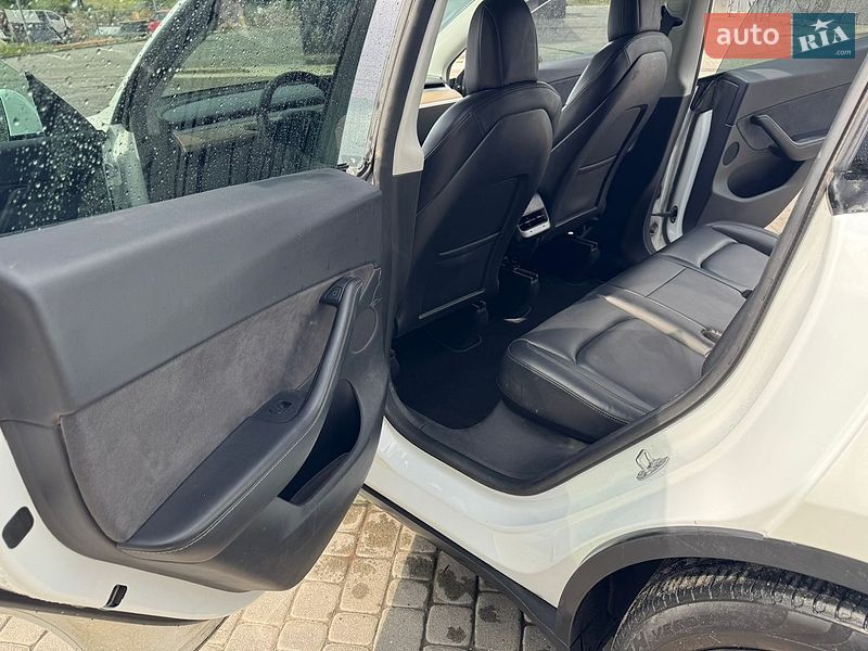 Позашляховик / Кросовер Tesla Model Y 2021 в Львові