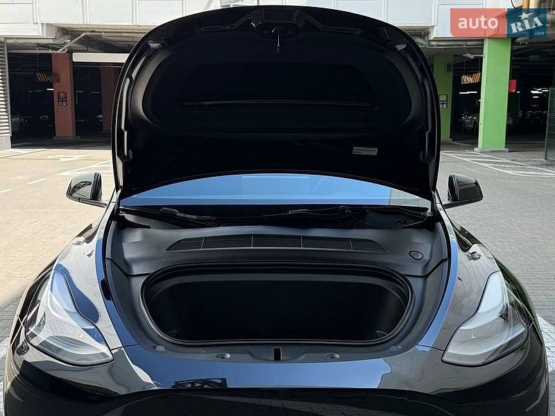 Внедорожник / Кроссовер Tesla Model Y 2023 в Киеве