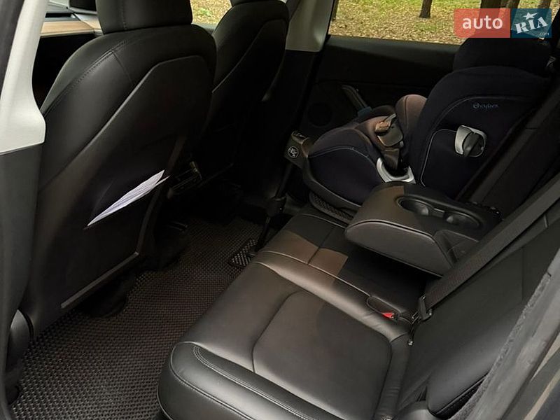 Внедорожник / Кроссовер Tesla Model Y 2023 в Киеве