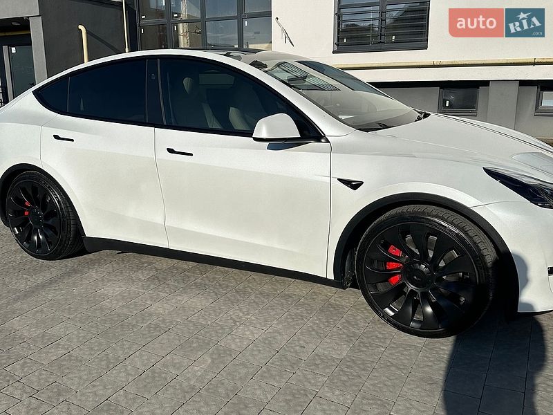 Позашляховик / Кросовер Tesla Model Y 2023 в Львові