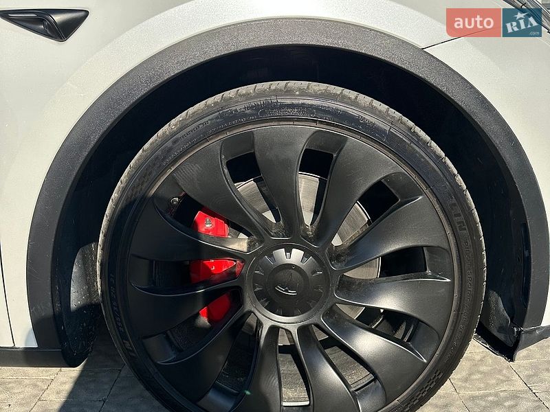 Позашляховик / Кросовер Tesla Model Y 2023 в Львові