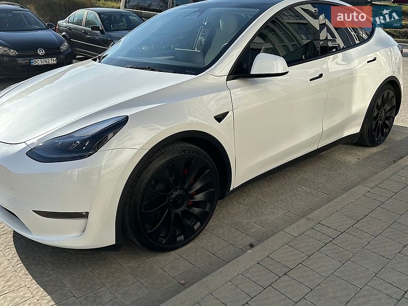 Позашляховик / Кросовер Tesla Model Y 2023 в Львові