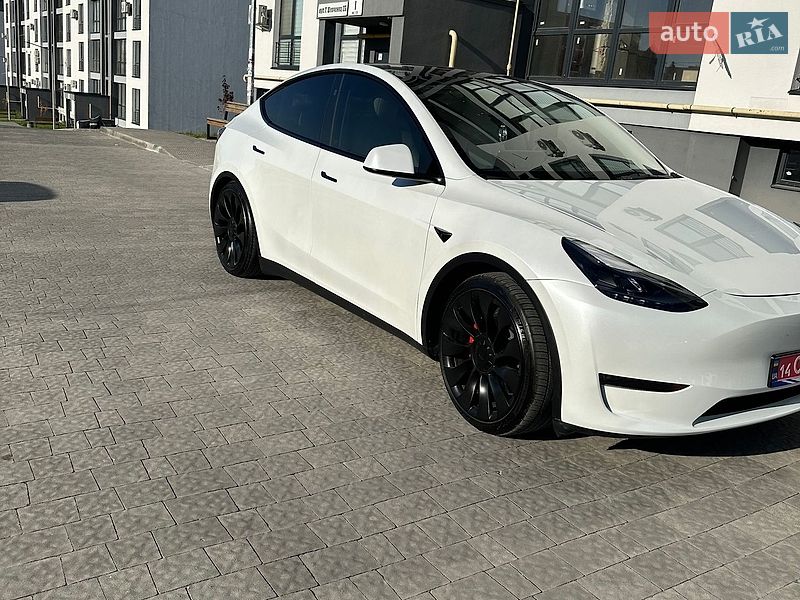 Позашляховик / Кросовер Tesla Model Y 2023 в Львові