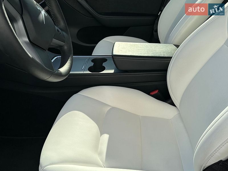 Позашляховик / Кросовер Tesla Model Y 2023 в Львові