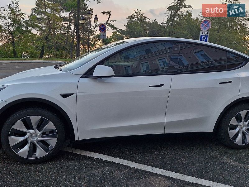 Внедорожник / Кроссовер Tesla Model Y 2021 в Одессе