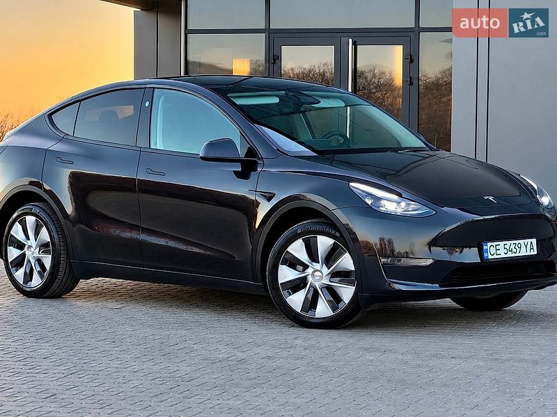Tesla Model Y 2024