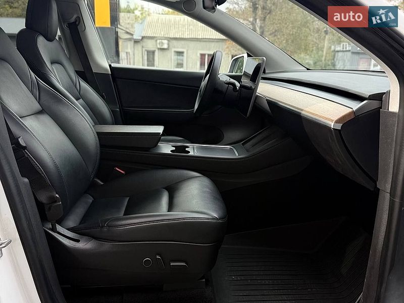 Внедорожник / Кроссовер Tesla Model Y 2021 в Днепре