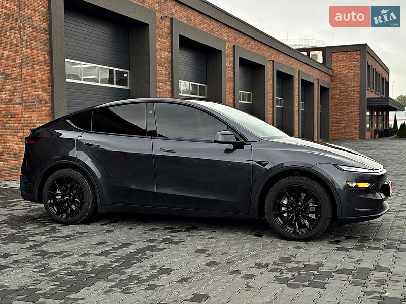 Внедорожник / Кроссовер Tesla Model Y 2025 в Черновцах