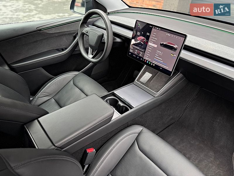 Внедорожник / Кроссовер Tesla Model Y 2025 в Черновцах