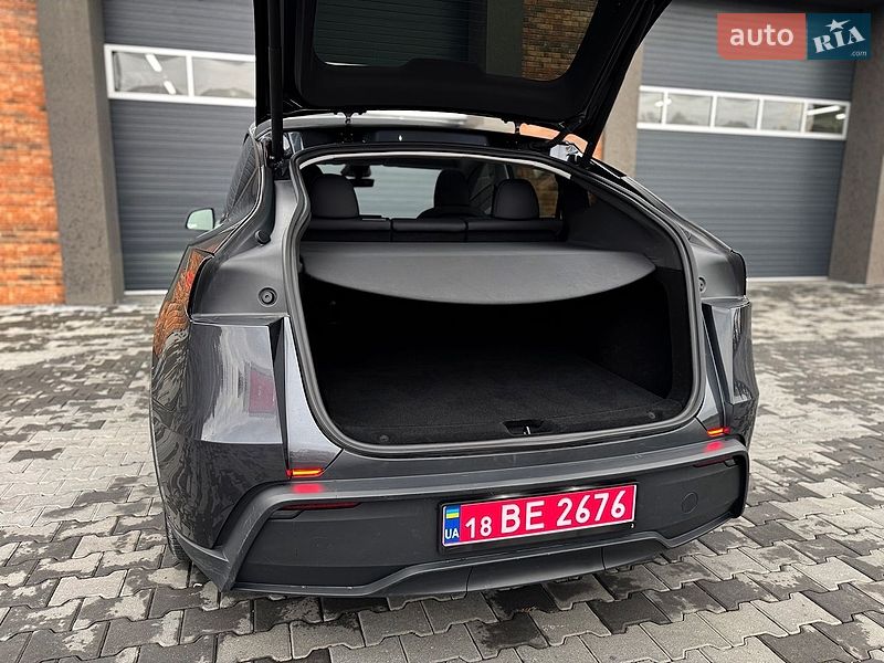 Внедорожник / Кроссовер Tesla Model Y 2025 в Черновцах