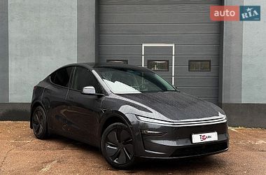 Внедорожник / Кроссовер Tesla Model Y 2025 в Киеве