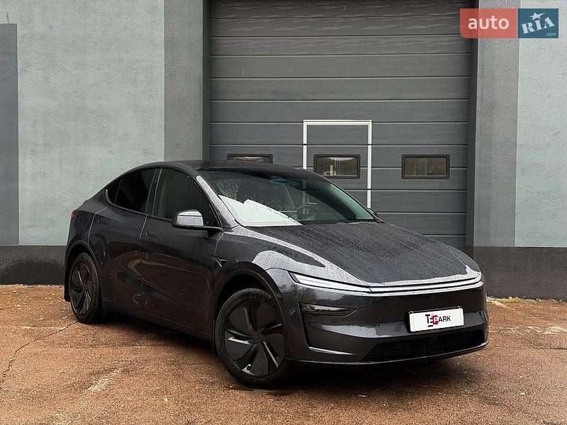 Tesla Model Y 2025