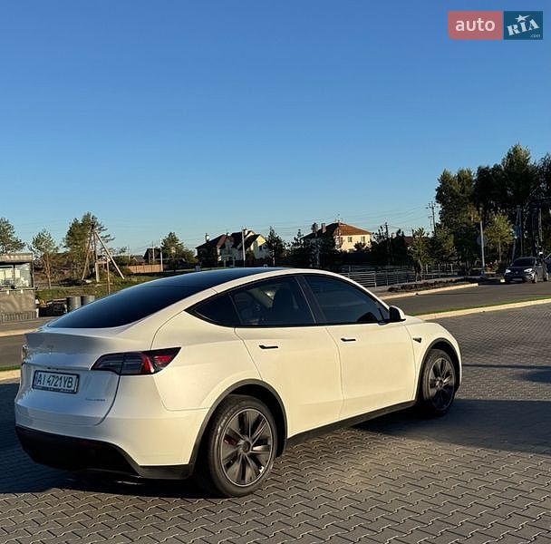 Tesla Model Y 2023