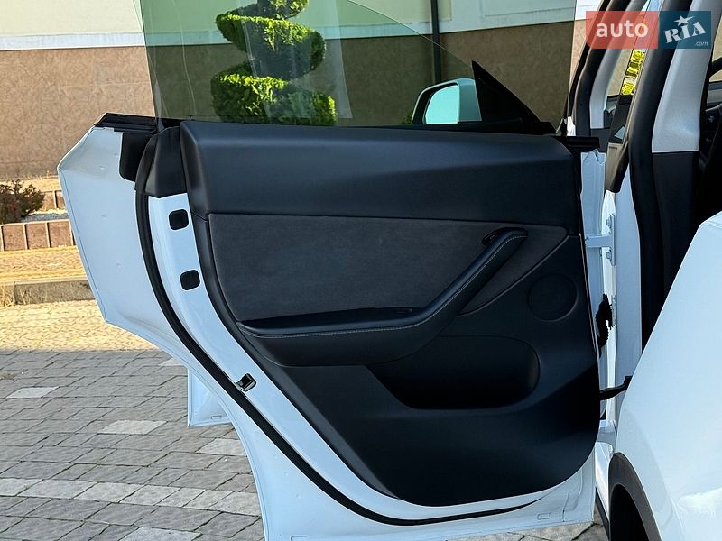 Внедорожник / Кроссовер Tesla Model Y 2021 в Дрогобыче