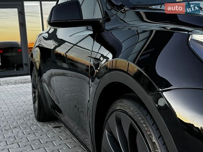 Позашляховик / Кросовер Tesla Model Y 2021 в Хусті