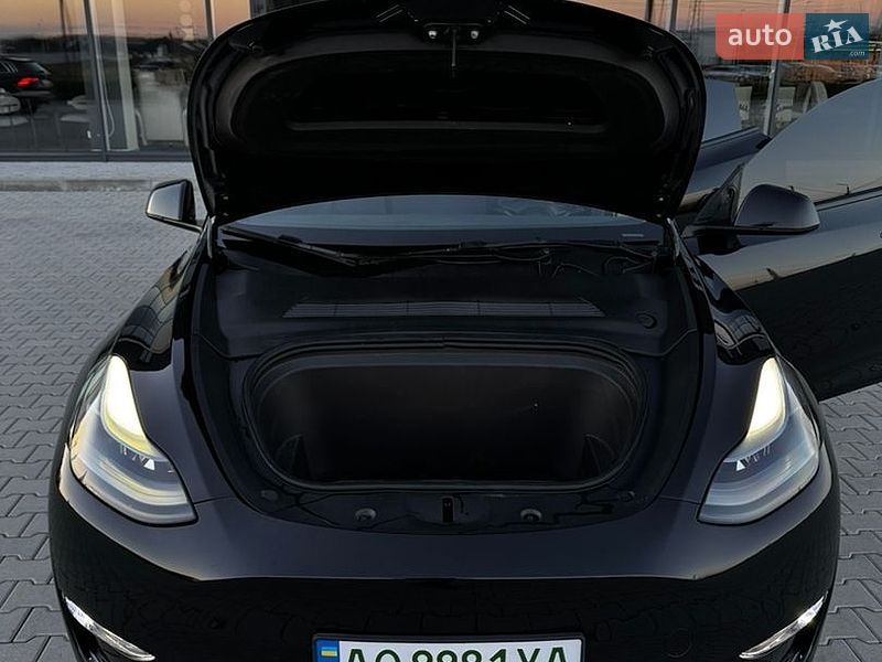Позашляховик / Кросовер Tesla Model Y 2021 в Хусті