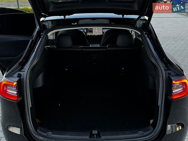 Позашляховик / Кросовер Tesla Model Y 2021 в Хусті