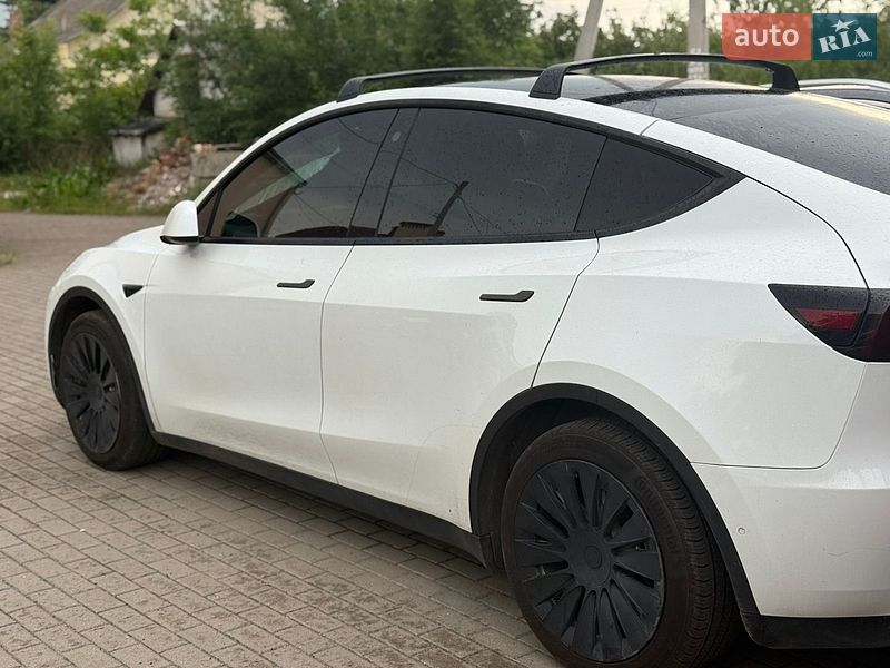 Позашляховик / Кросовер Tesla Model Y 2022 в Львові
