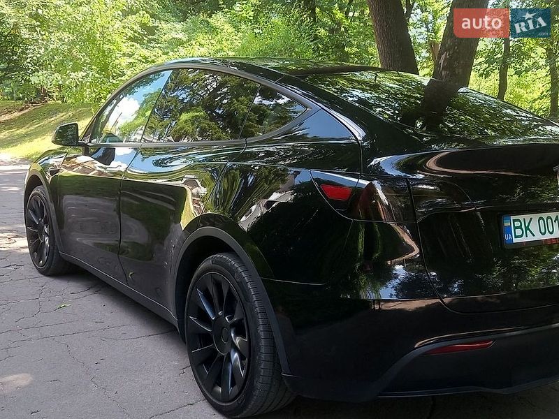 Позашляховик / Кросовер Tesla Model Y 2023 в Острозі фото 4 Позашляховик / Кросовер Tesla Model Y 2023 в Острозі