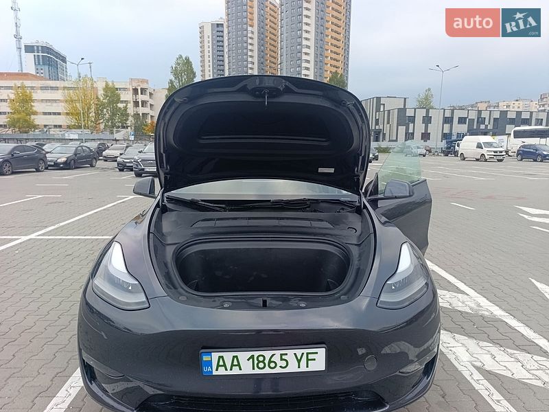 Позашляховик / Кросовер Tesla Model Y 2024 в Києві