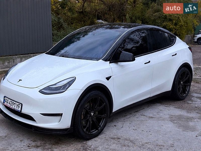 Внедорожник / Кроссовер Tesla Model Y 2021 в Киеве