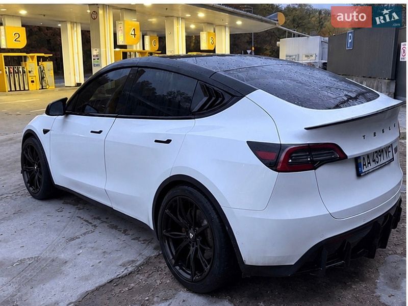 Внедорожник / Кроссовер Tesla Model Y 2021 в Киеве