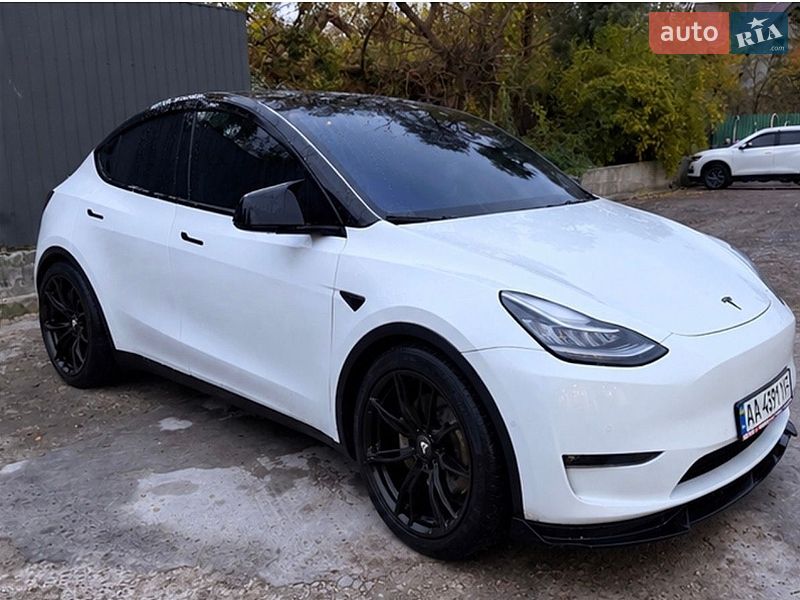 Внедорожник / Кроссовер Tesla Model Y 2021 в Киеве