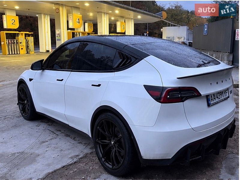 Внедорожник / Кроссовер Tesla Model Y 2021 в Киеве