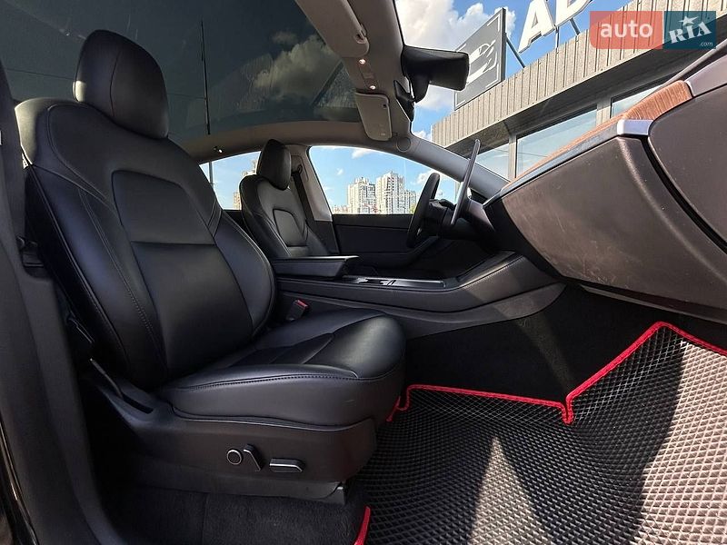 Внедорожник / Кроссовер Tesla Model Y 2021 в Киеве