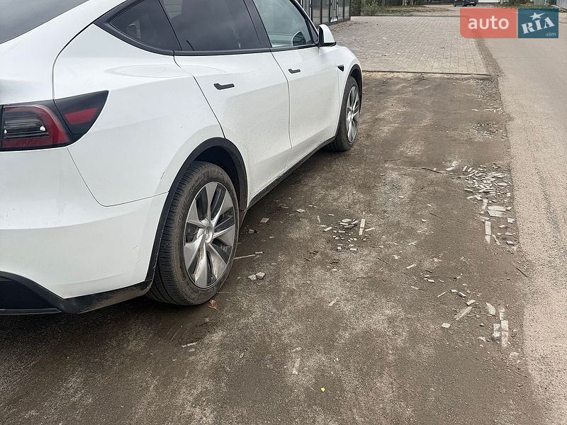 Позашляховик / Кросовер Tesla Model Y 2023 в Звенигородці