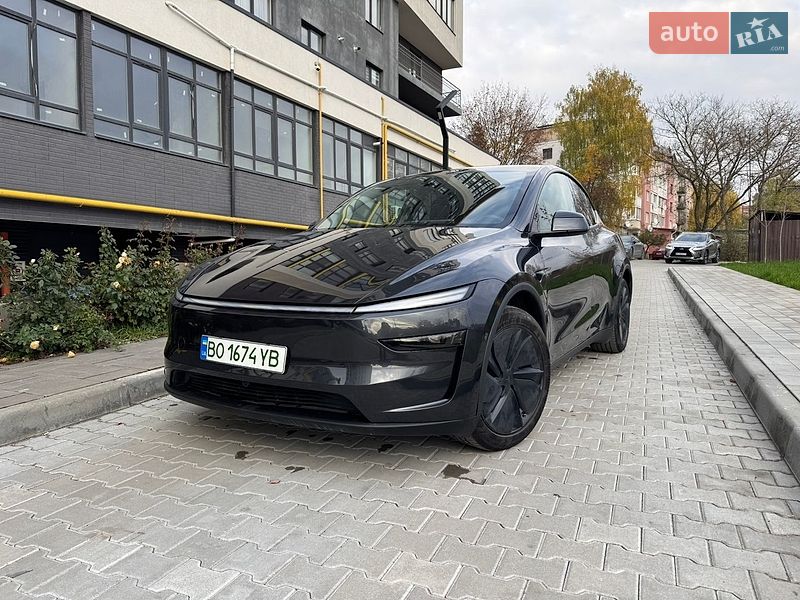 Tesla Model Y 2025