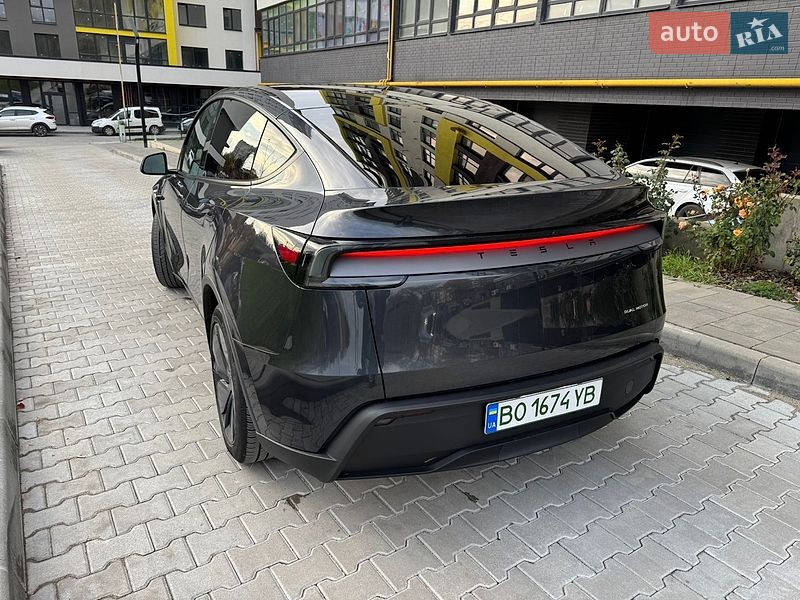 Позашляховик / Кросовер Tesla Model Y 2025 в Тернополі