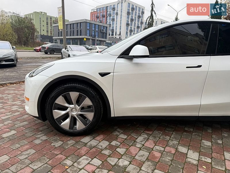 Позашляховик / Кросовер Tesla Model Y 2023 в Львові