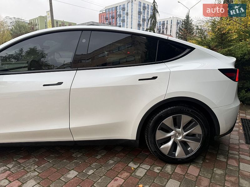Внедорожник / Кроссовер Tesla Model Y 2023 в Львове