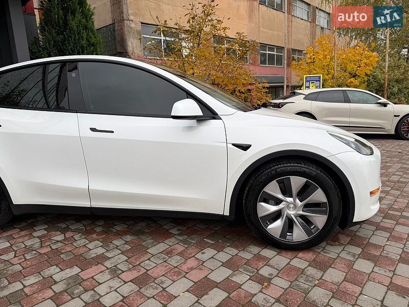 Позашляховик / Кросовер Tesla Model Y 2023 в Львові