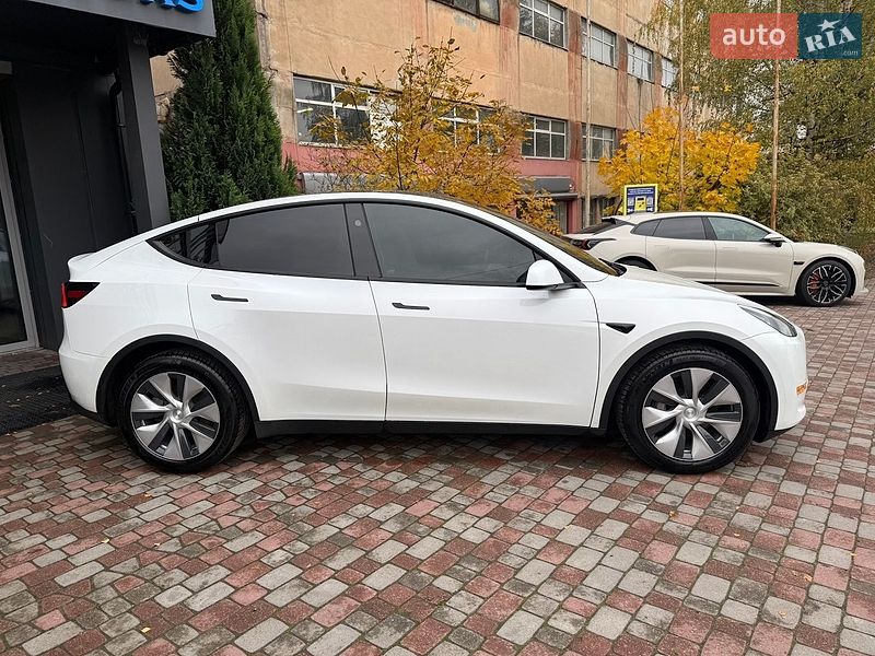 Внедорожник / Кроссовер Tesla Model Y 2023 в Львове