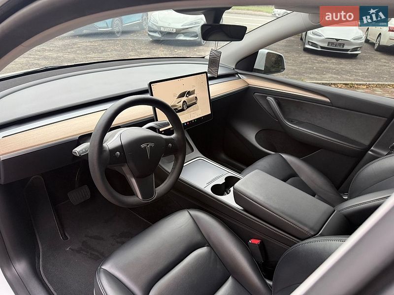 Внедорожник / Кроссовер Tesla Model Y 2023 в Львове