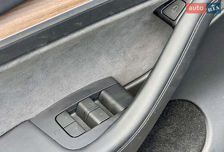 Позашляховик / Кросовер Tesla Model Y 2023 в Києві