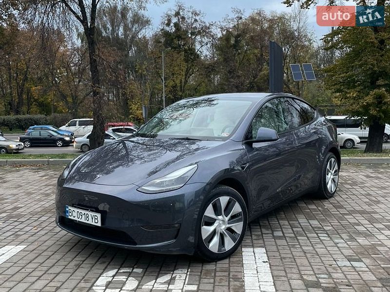 Tesla Model Y 2023