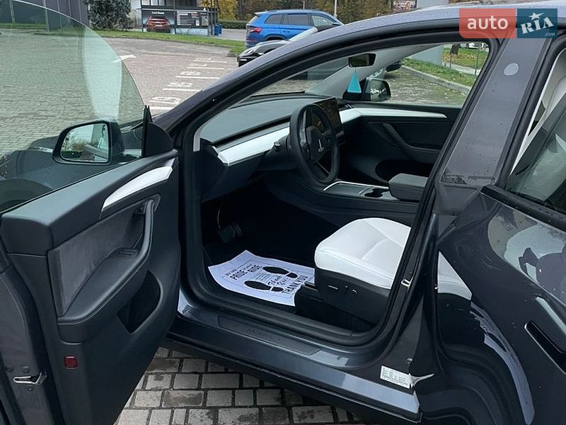 Внедорожник / Кроссовер Tesla Model Y 2023 в Львове