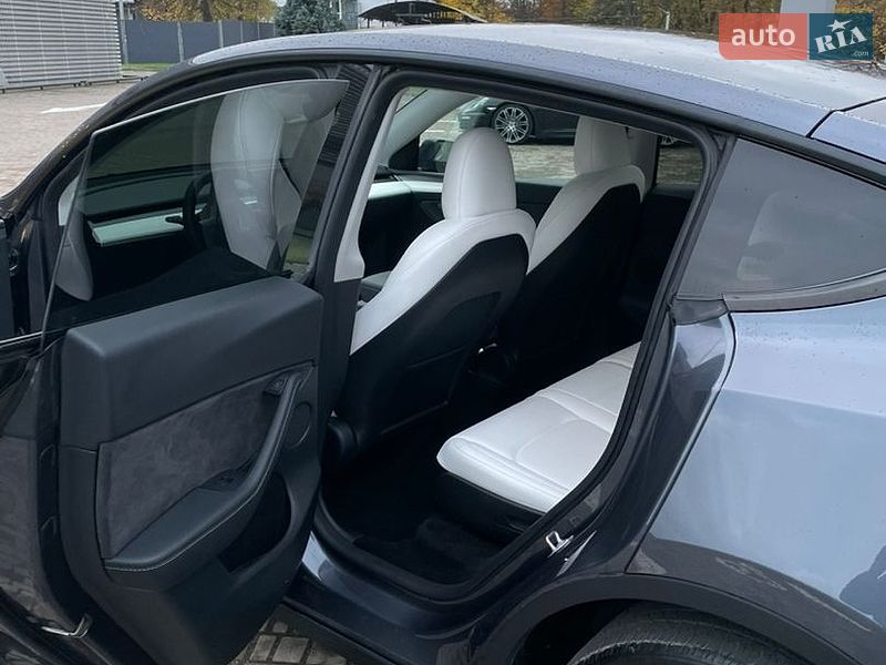 Внедорожник / Кроссовер Tesla Model Y 2023 в Львове