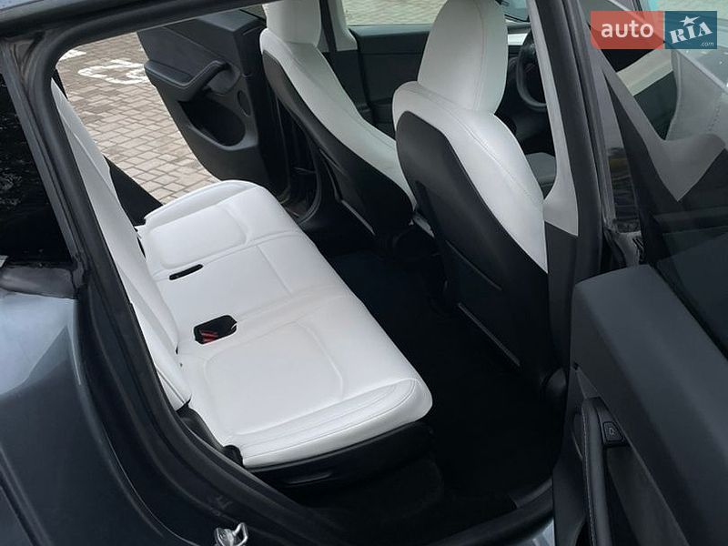 Внедорожник / Кроссовер Tesla Model Y 2023 в Львове