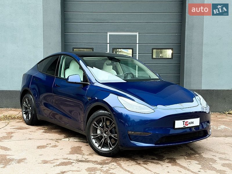 Tesla Model Y 2024