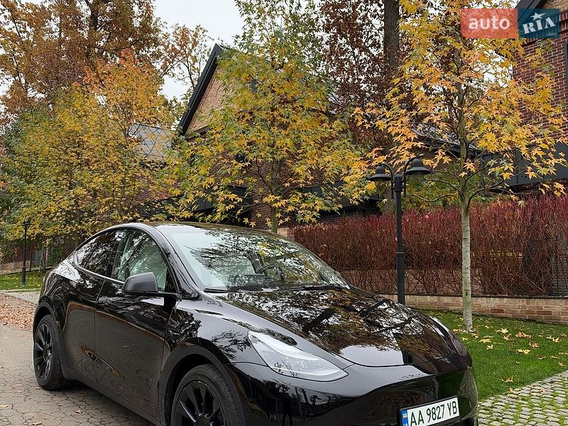 Tesla Model Y 2023