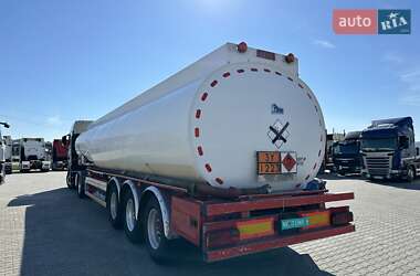 Цистерна полуприцеп Thompson Carmichael PT44/3 2001 в 