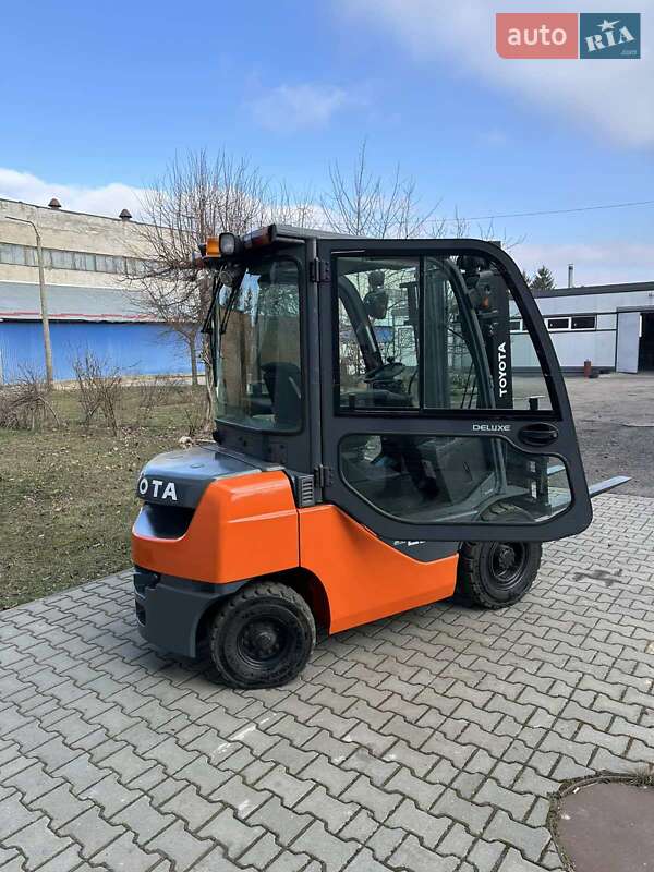 Вилочний навантажувач Toyota 02-2FG25 2011 в Луцьку