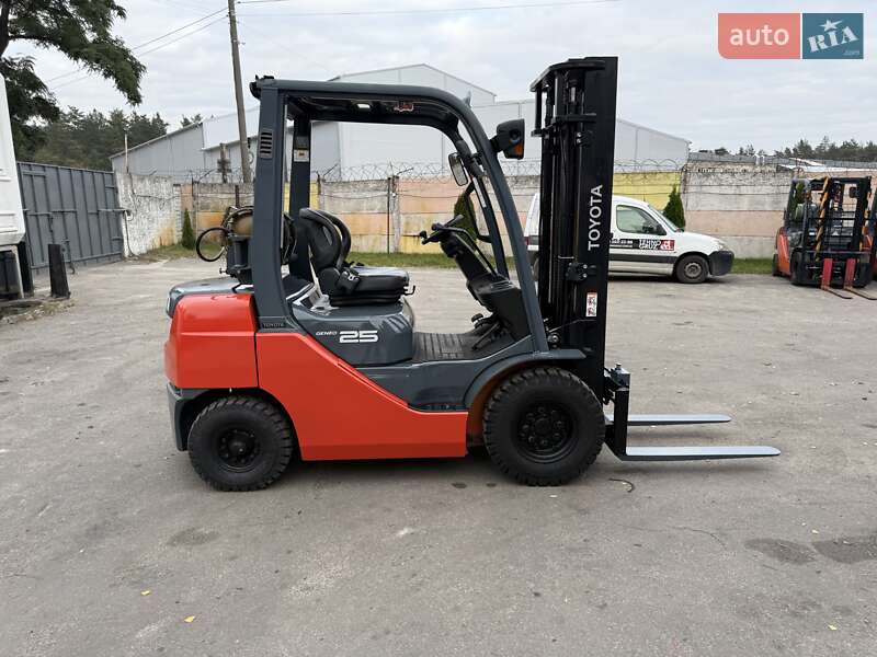 Вилочний навантажувач Toyota 02-2FG25 2015 в Києві