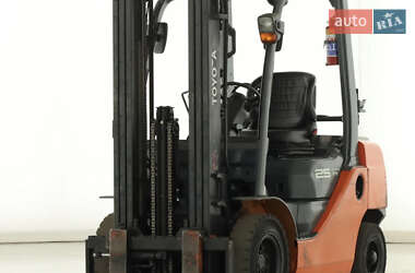 Вилочный погрузчик Toyota 02-2FG25 2017 в Киеве